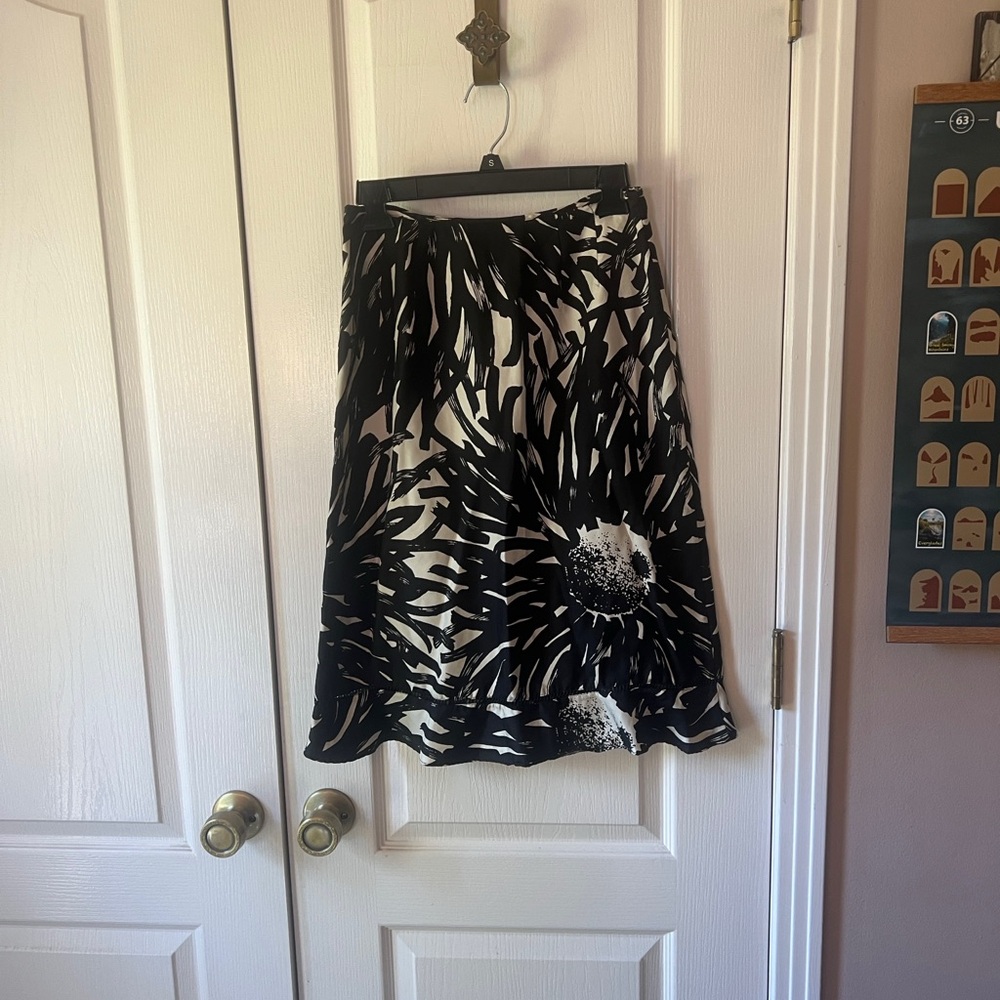 The Limited Black and White A-Line Skirt - Picture 2 of 3